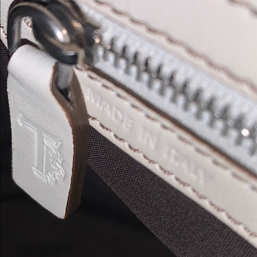 Tod’s Vintage Beige Leather Handbag - Picture 12 of 16